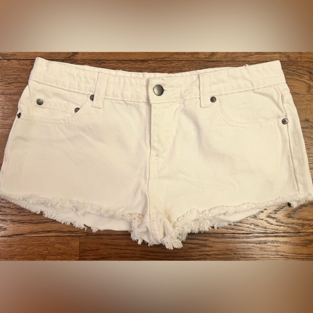 Forever 21 White High-Rise Distressed Raw Hem Denim Shorts - Size 28